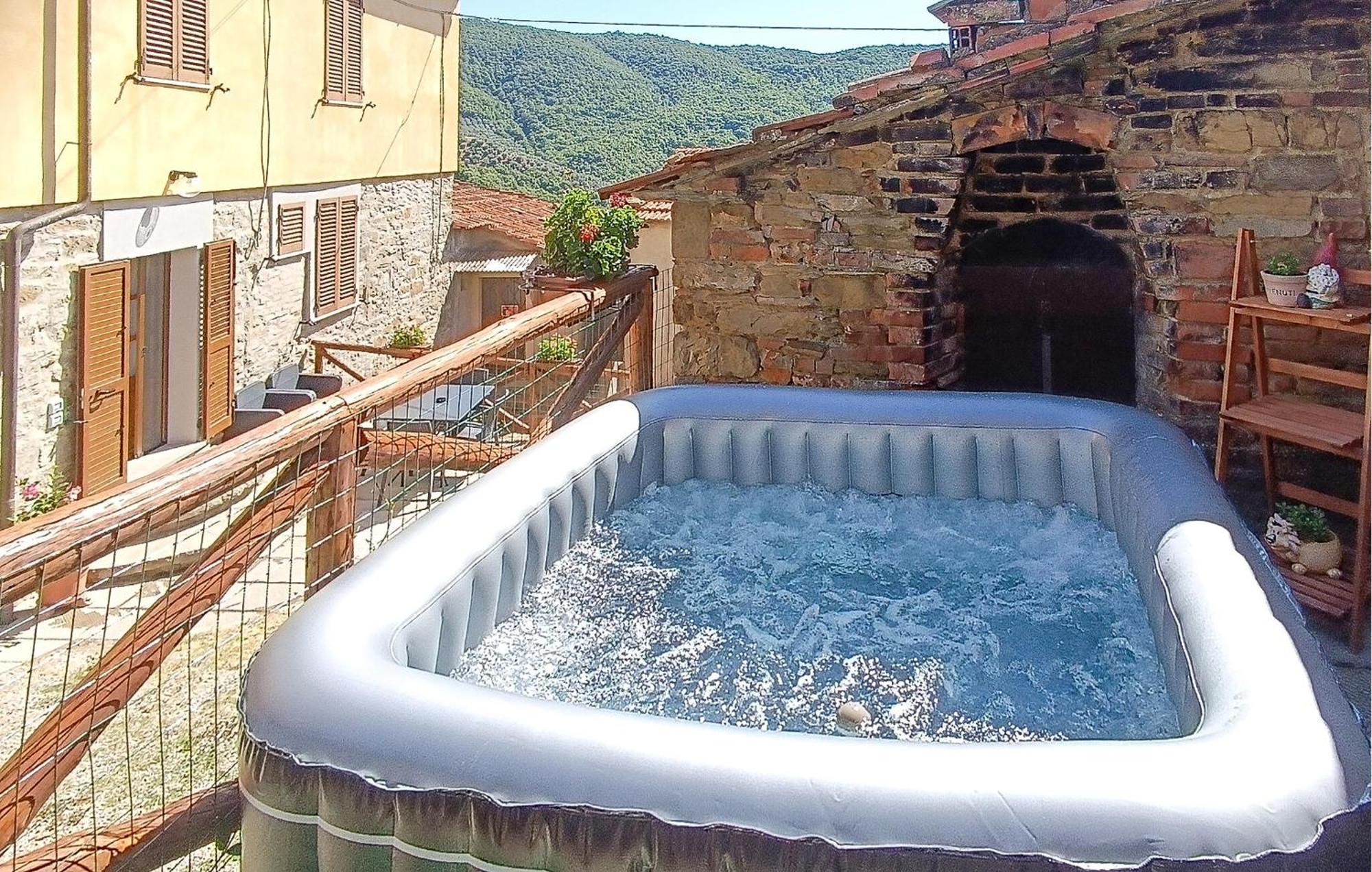 Lovely Home In Castiglion Fiorentino With Kitchen Exterior photo