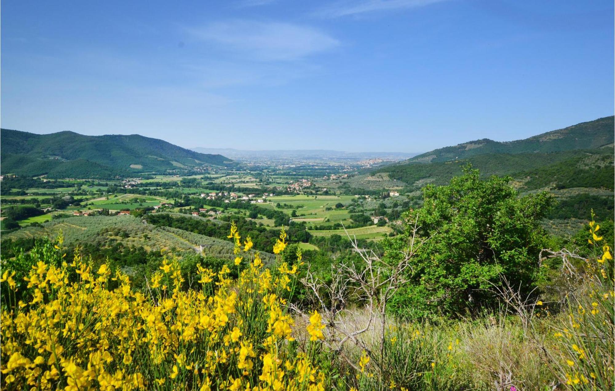 Lovely Home In Castiglion Fiorentino With Kitchen Exterior photo