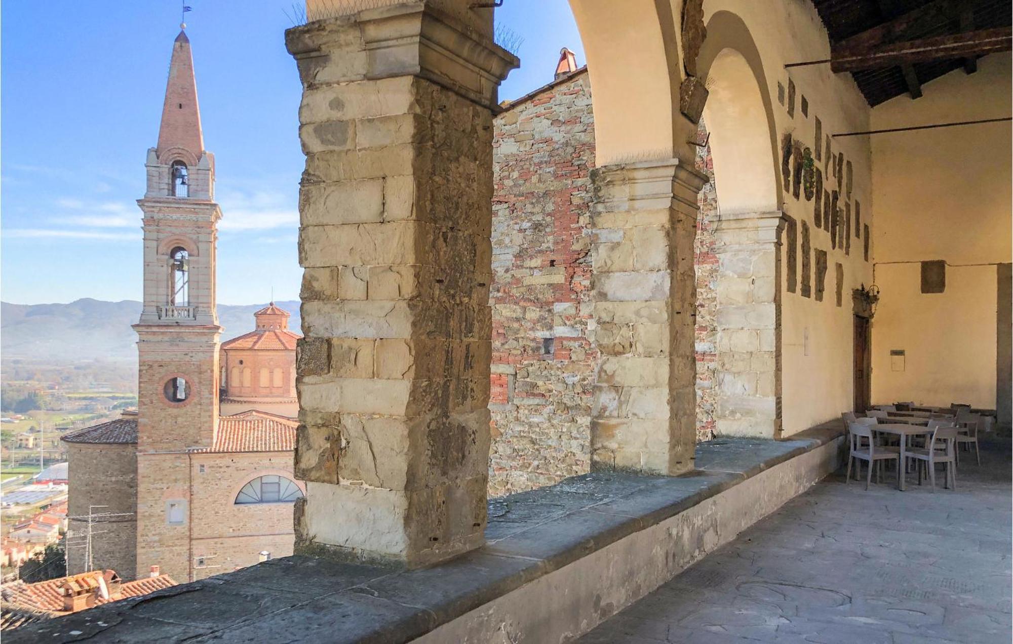 Lovely Home In Castiglion Fiorentino With Kitchen Exterior photo